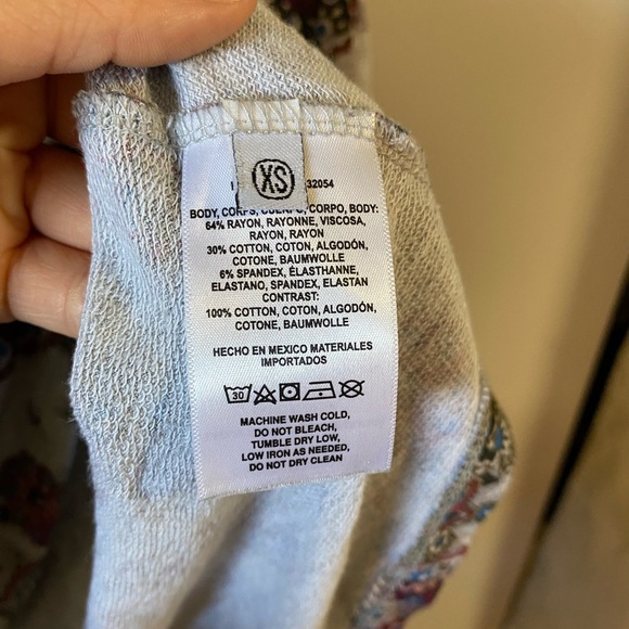 T.la paisley shirt - Picture 3 of 4